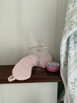Hot Djerf Avenue Angel Sleeping Mask Pink