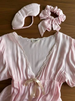 Hot Djerf Avenue Angel Sleeping Mask Pink