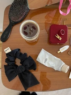 New Djerf Avenue Bow Scrunchie Ash