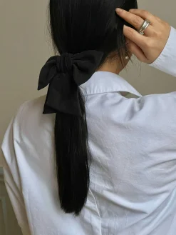 New Djerf Avenue Bow Scrunchie Ash