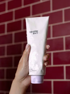 Clearance Djerf Avenue Essential Moisture Shampoo