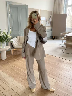 Discount Djerf Avenue Favorite Pants Oat - Tall