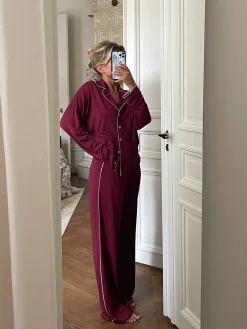Best Djerf Avenue Go Slow Pants Burgundy