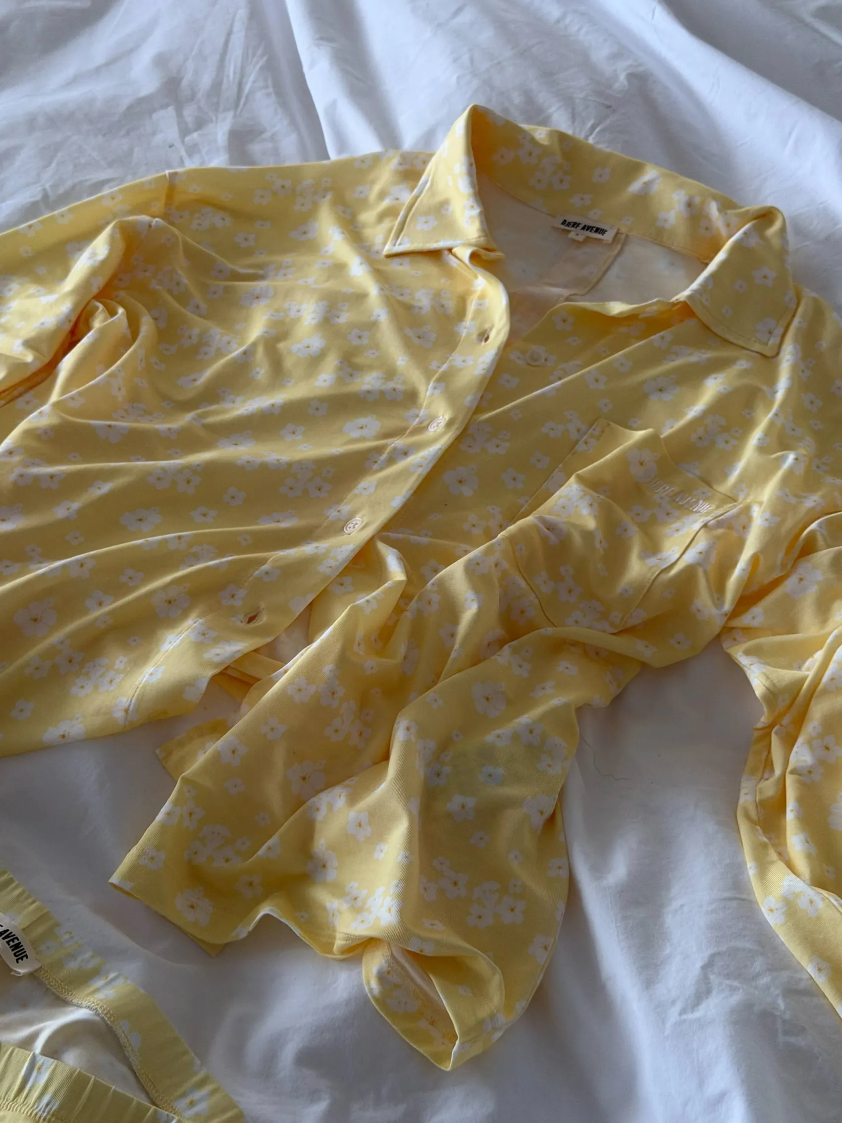 Best Djerf Avenue Go Slow Shirt Lemon Cake