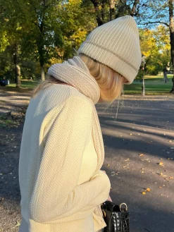 Djerf Avenue Knitted Beanie Creamy Oat