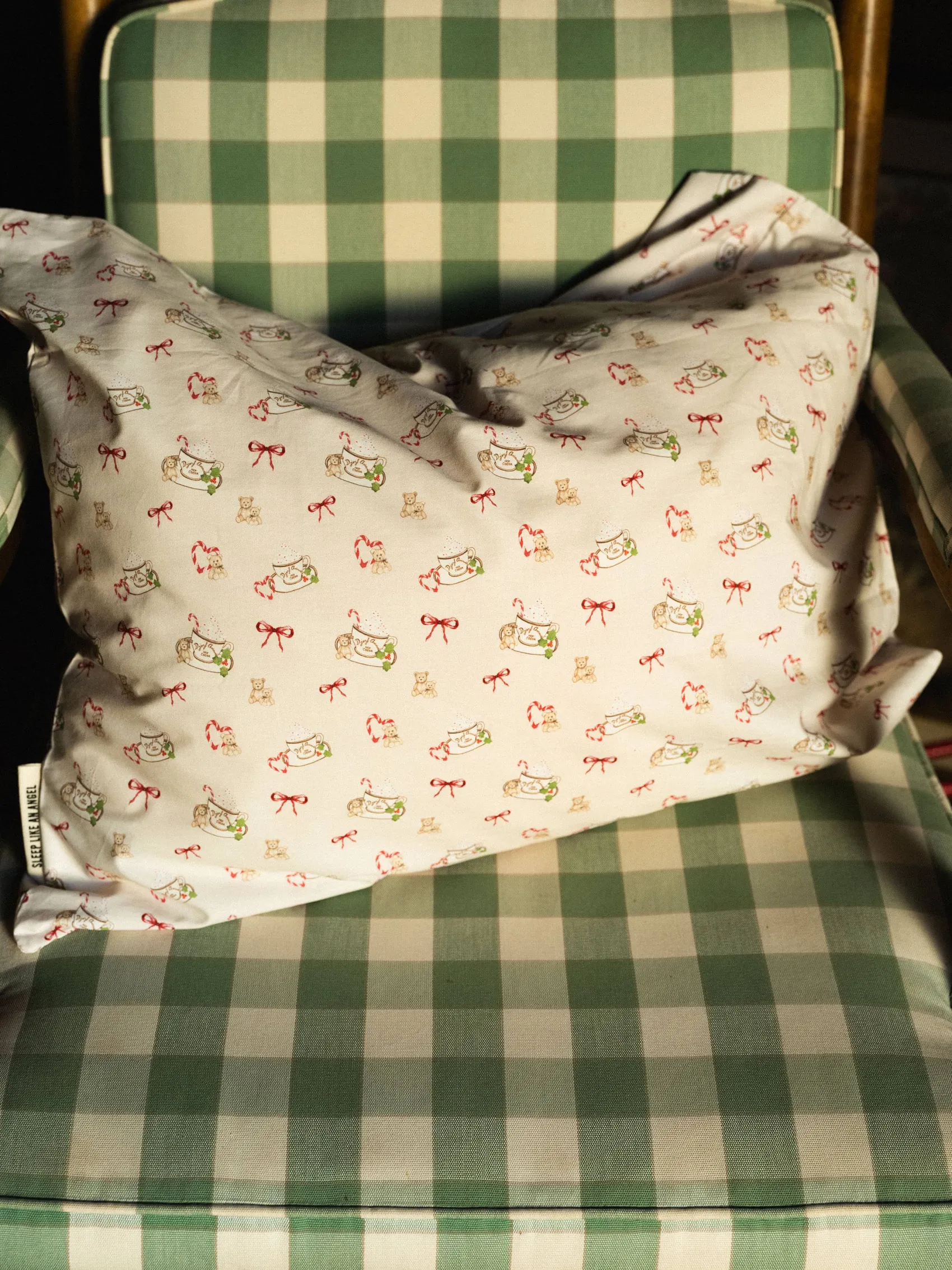 Hot Djerf Avenue Pillow Case Holiday Bears
