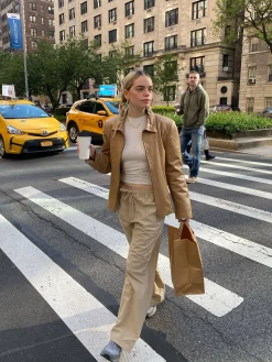 Djerf Avenue Sporty Pants Sand