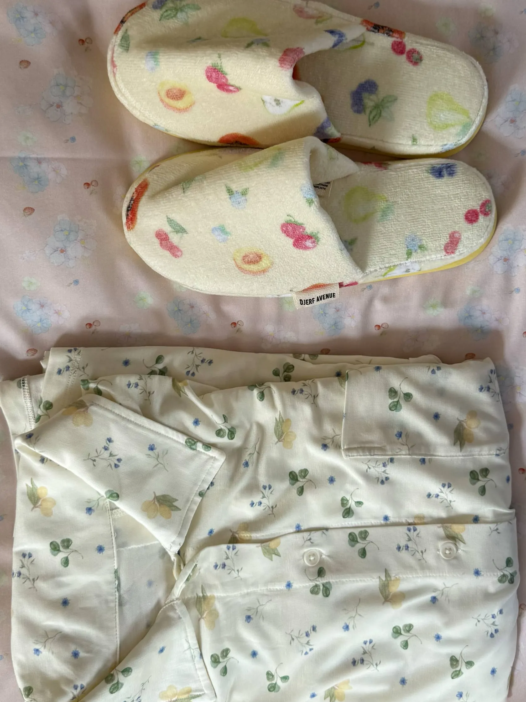 Djerf Avenue Terry Slippers Fruit